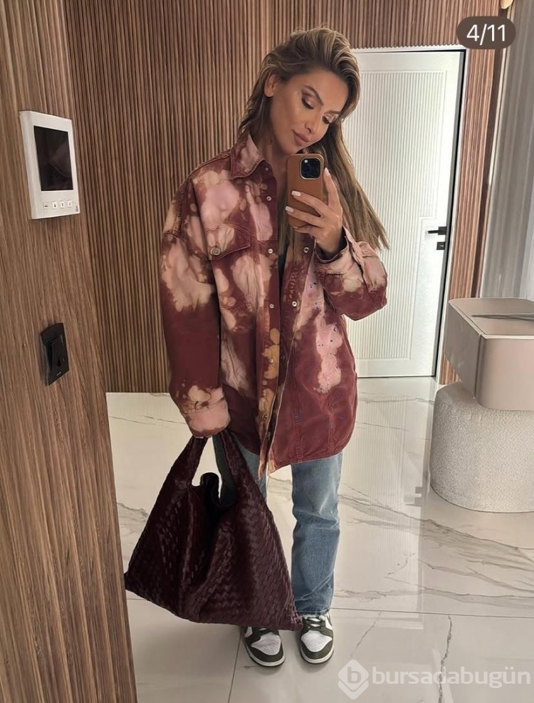 Hadise sefie fotoğraflarını ardı adına paylaştı
