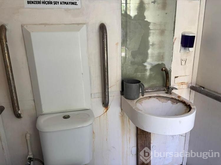 Antalya'da kadınlar plajındaki kirlilik ve bakımsızlığa tepki