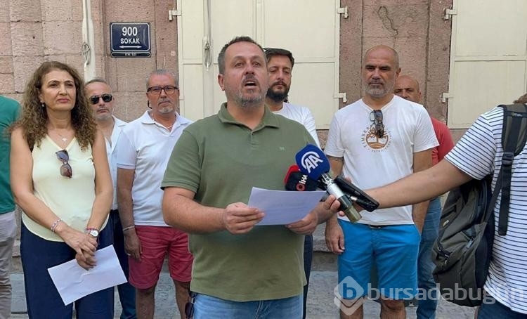 İzmir'de, kooperatif mağdurlarından 'mezar taşı' dövizli eylem