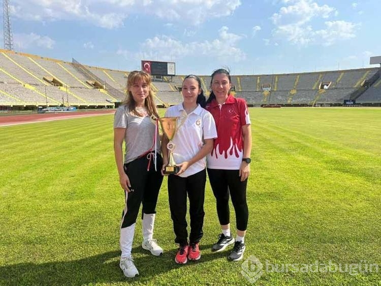 Küçük yaşta atletizme başlayan anne şimdi kızıyla yarışlara hazırlanıyor