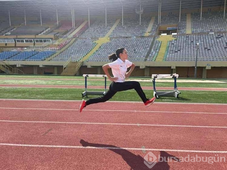 Küçük yaşta atletizme başlayan anne şimdi kızıyla yarışlara hazırlanıyor