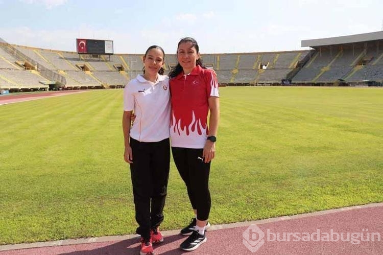 Küçük yaşta atletizme başlayan anne şimdi kızıyla yarışlara hazırlanıyor