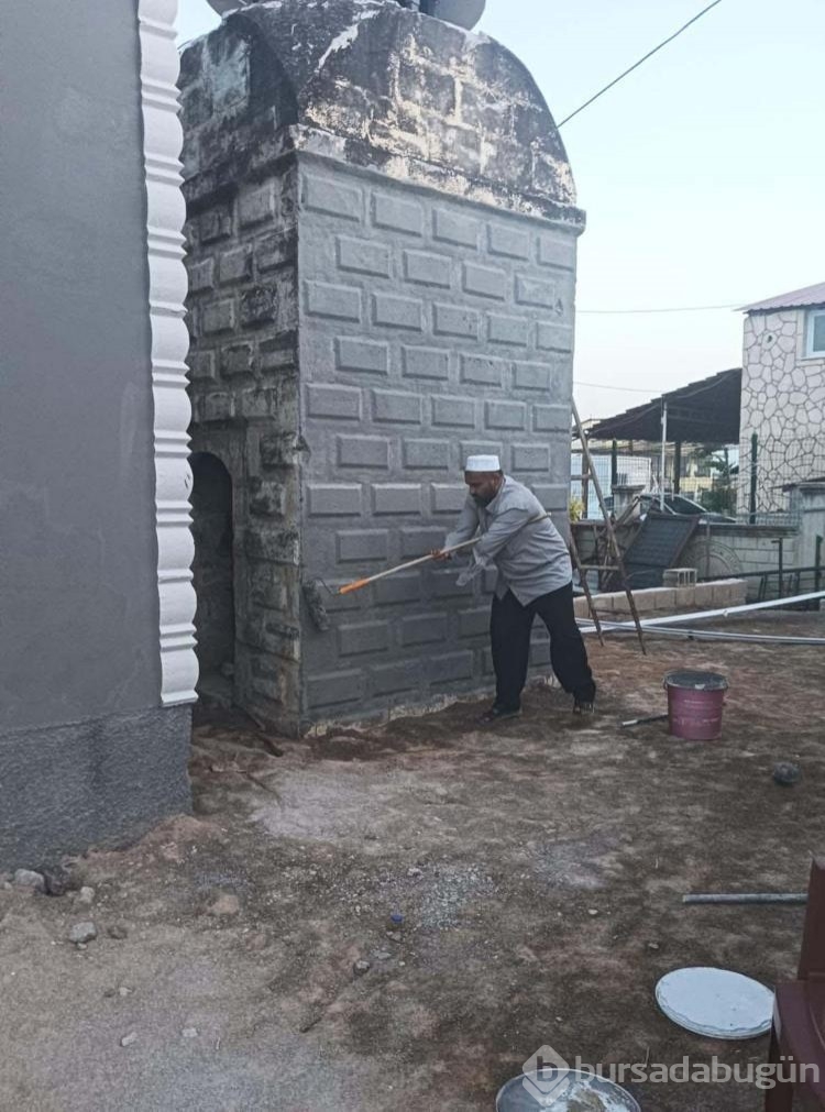 Engelli imam depremde yıkılan camiyi yeniden inşa etti