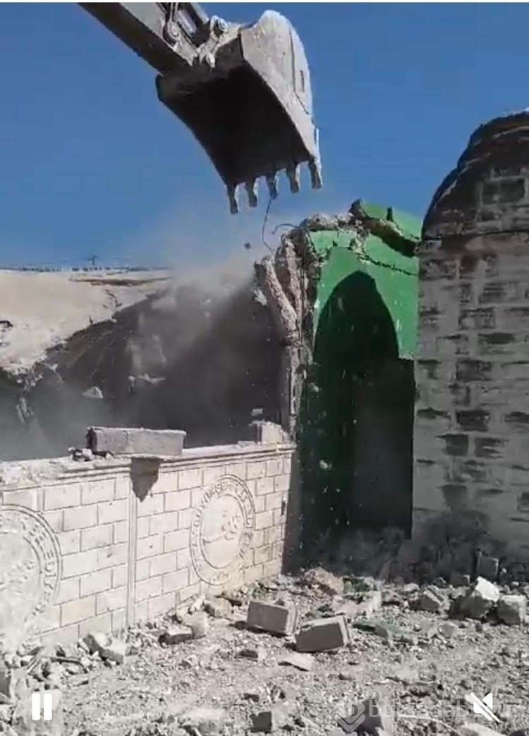 Engelli imam depremde yıkılan camiyi yeniden inşa etti