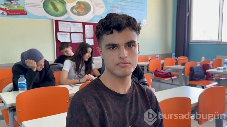 Gönüllü öğretmenler üniversiteye hazırlanan öğrenciler için bir araya geldiler