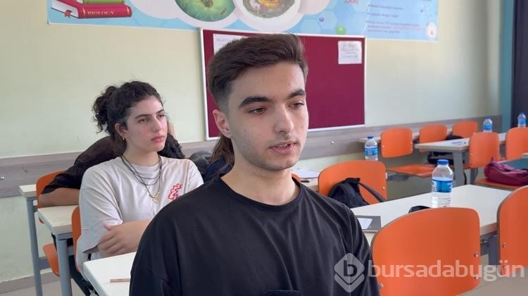 Gönüllü öğretmenler üniversiteye hazırlanan öğrenciler için bir araya geldiler