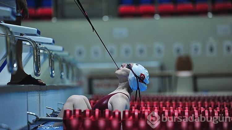 Dişleriyle sıkıştırdığı aparatla katıldığı yarışmada Avrupa şampiyonu oldu