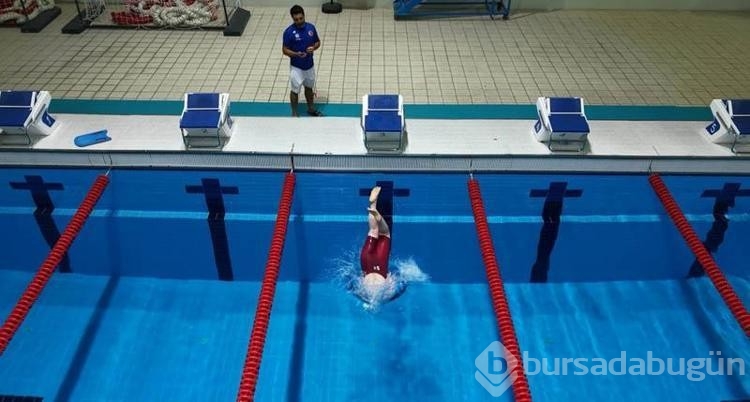 Dişleriyle sıkıştırdığı aparatla katıldığı yarışmada Avrupa şampiyonu oldu