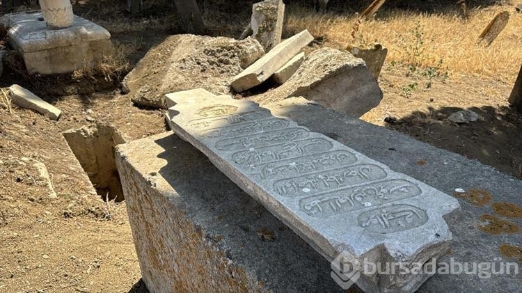 Tekirdağ'da defineciler, 18'inci yüzyıla ait mezarı tahrip etti