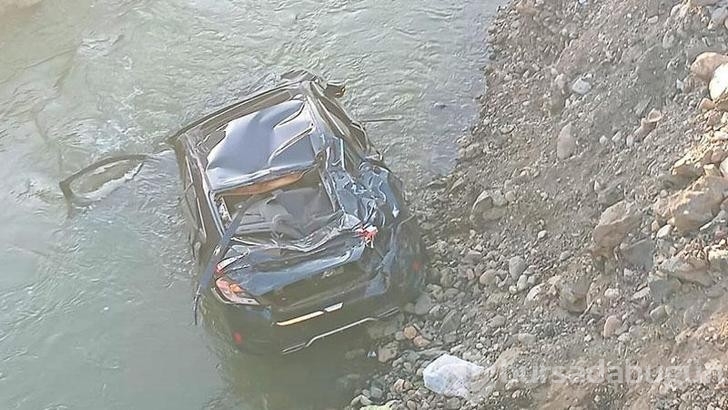 Otomobil Peri Çayı'na düştü, anne ve kızı yaralandı