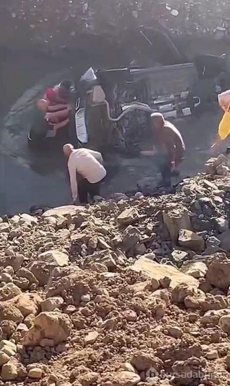 Otomobil Peri Çayı'na düştü, anne ve kızı yaralandı
