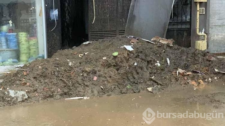 Ölümlü heyelan sonrası mühendislik ömrü biten duvar yenilendi
