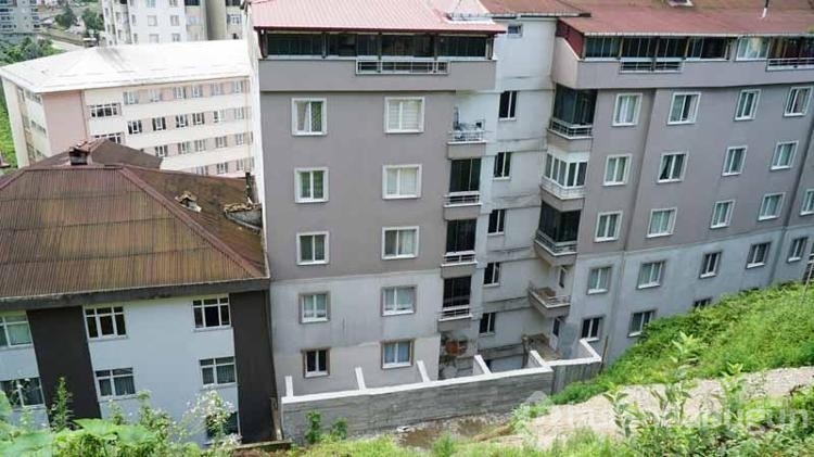 Ölümlü heyelan sonrası mühendislik ömrü biten duvar yenilendi
