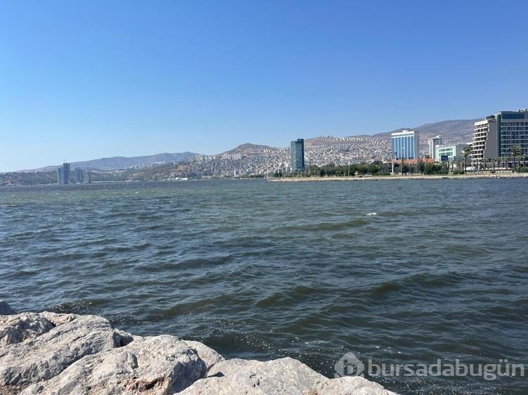İzmir Körfezi'ndeki pis koku yeniden ortaya çıktı
