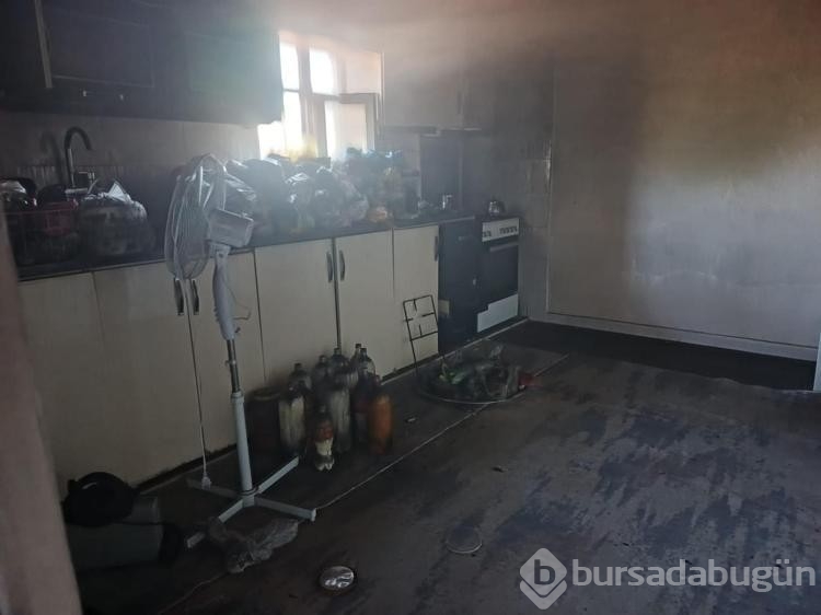 Evde yangın çıktı! 2 yaşındaki çocuk dumandan etkilendi