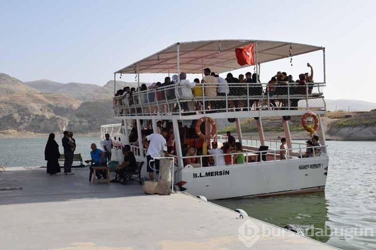 12 bin yıllık antik kent Hasankeyf'te tekne turuyla tarihsel yolculuk