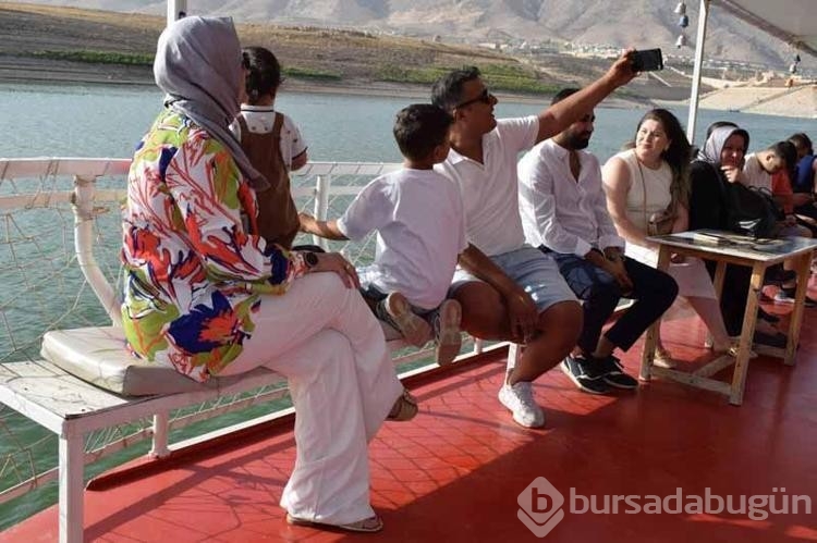 12 bin yıllık antik kent Hasankeyf'te tekne turuyla tarihsel yolculuk