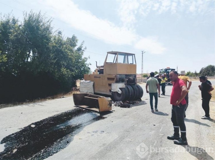 Hafif ticari araç yol silindirine çarptı: 1 ölü, 1 ağır yaralı

