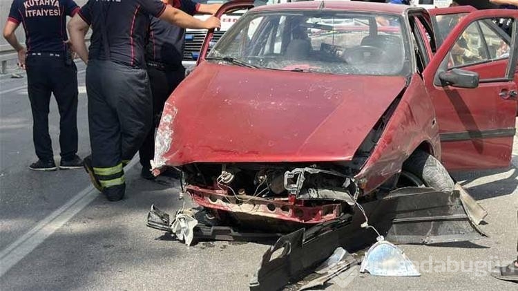 Otomobil alt geçidin duvarına çarptı: 2 yaralı