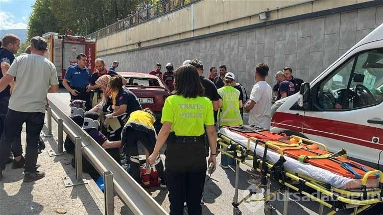 Otomobil alt geçidin duvarına çarptı: 2 yaralı