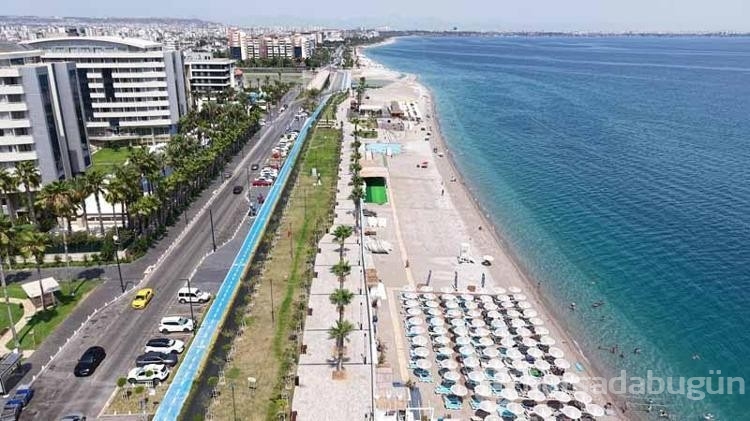 Konyaaltı sahilinde gölgelik krizi