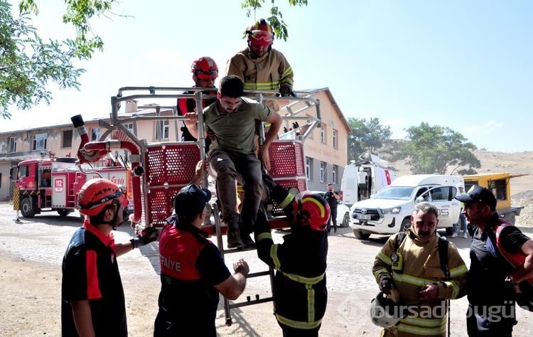 Kars'ta AFAD'dan gerçeğini aratmayan deprem tatbikatı
