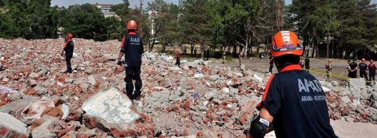 Kars'ta AFAD'dan gerçeğini aratmayan deprem tatbikatı
