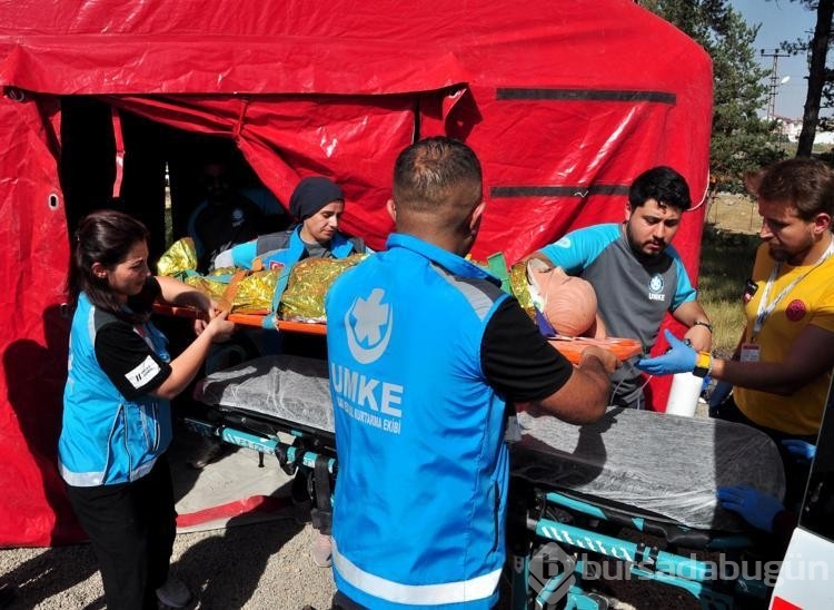 Kars'ta AFAD'dan gerçeğini aratmayan deprem tatbikatı
