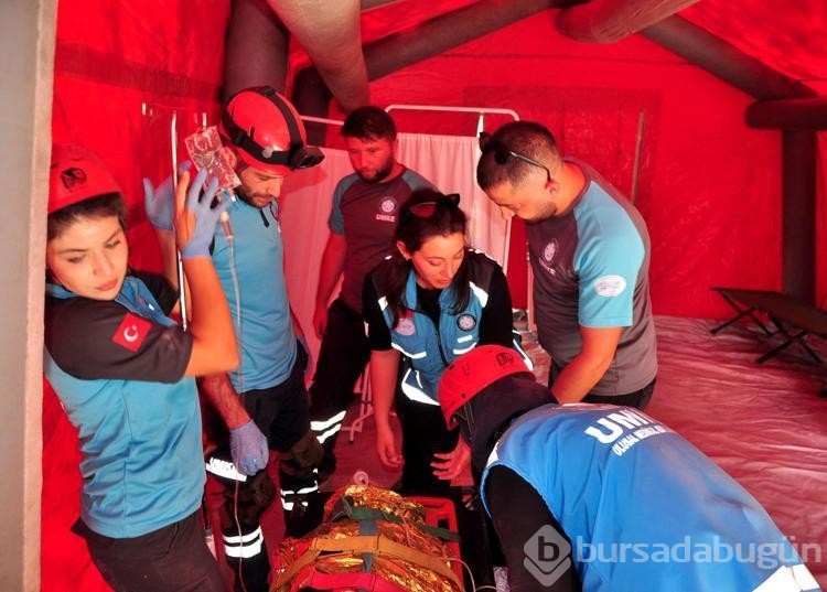 Kars'ta AFAD'dan gerçeğini aratmayan deprem tatbikatı
