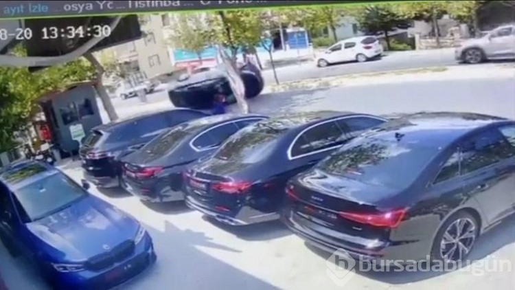 Beylikdüzü'nde ağaca çarpan otomobil takla attı