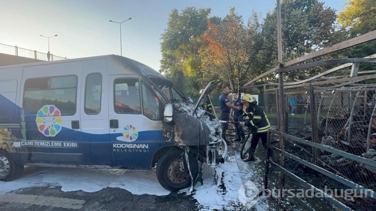 Temizlik şefliğinde yangın çıktı! 8 araç hasar gördü