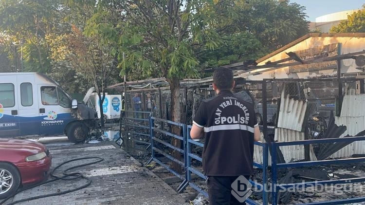 Temizlik şefliğinde yangın çıktı! 8 araç hasar gördü