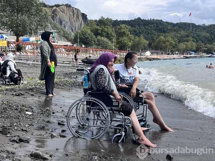 Engelli bireyler denizde eğlendiler