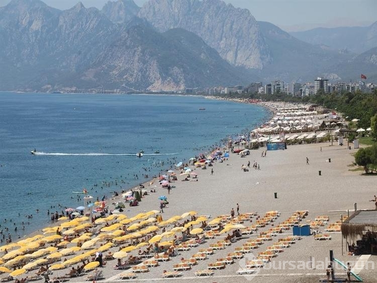 Antalya sahillerinde ücretli plaj tepkisi