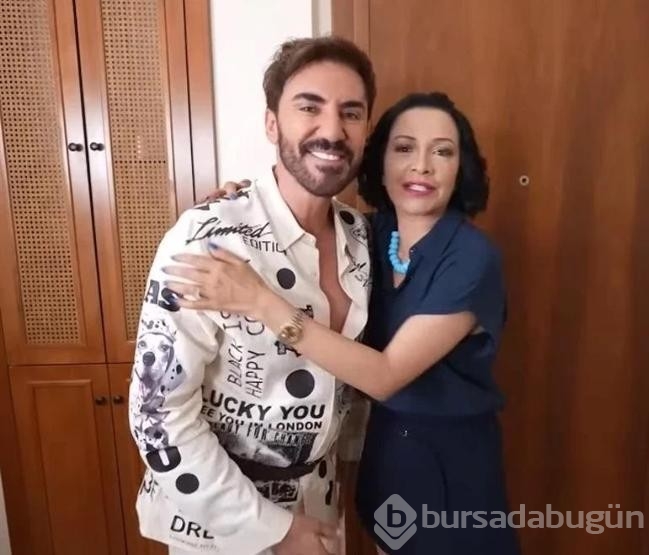 90'lı yılların pop yıldızı Faruk K. evinin kapılarını Evrim Akın'la ev gezmesi'ne açtı!