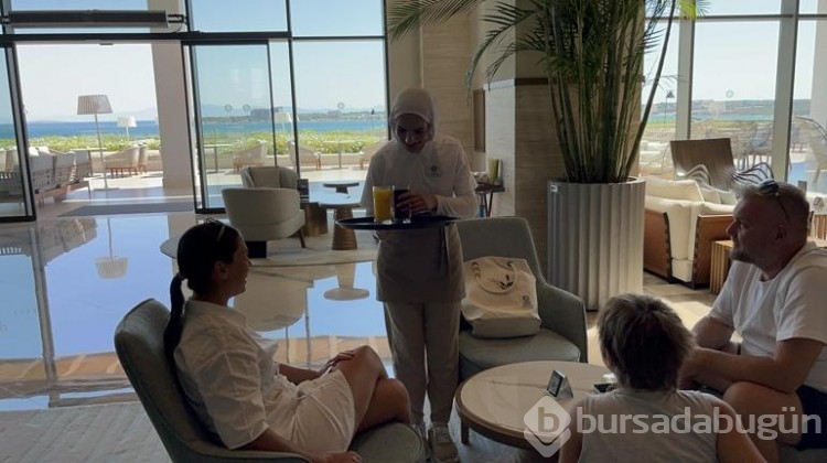 Babasının sınav çıkışı çiçeklerle karşıladığı Çimen, üniversiteyi kazandı
