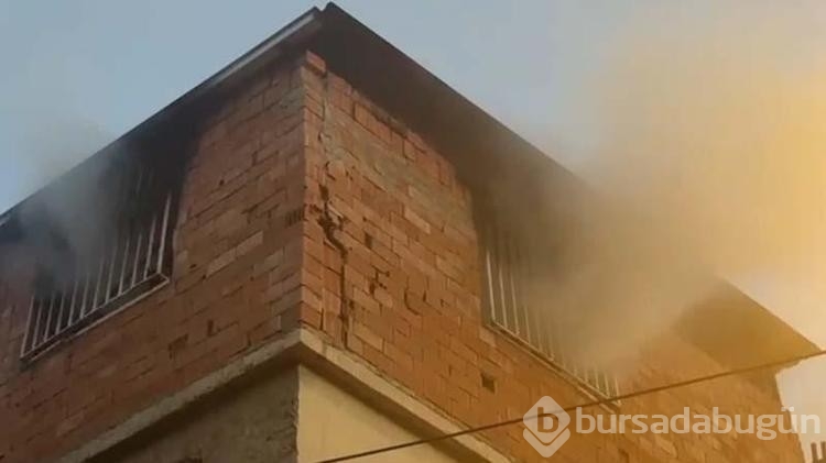 Diyarbakır'da 4 katlı binada çıkan yangında 4 kişi yaralandı