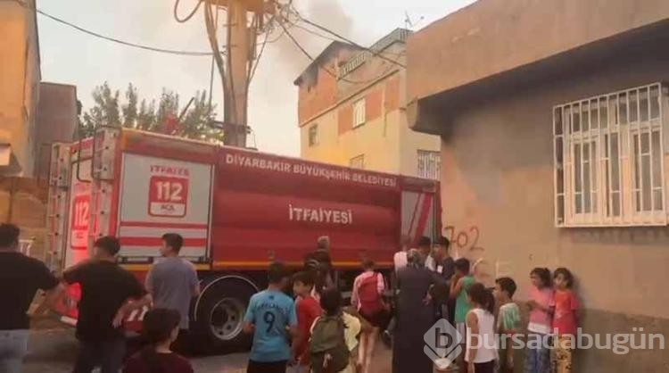 Diyarbakır'da 4 katlı binada çıkan yangında 4 kişi yaralandı