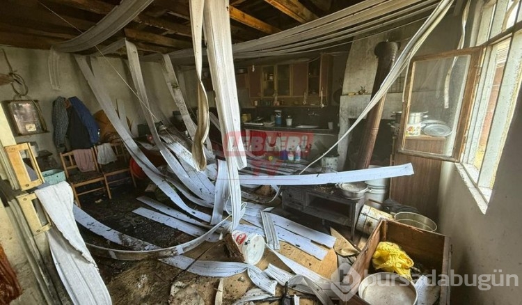 Freni boşalan kamyon, restorana girdi: kaza anı kamerada

