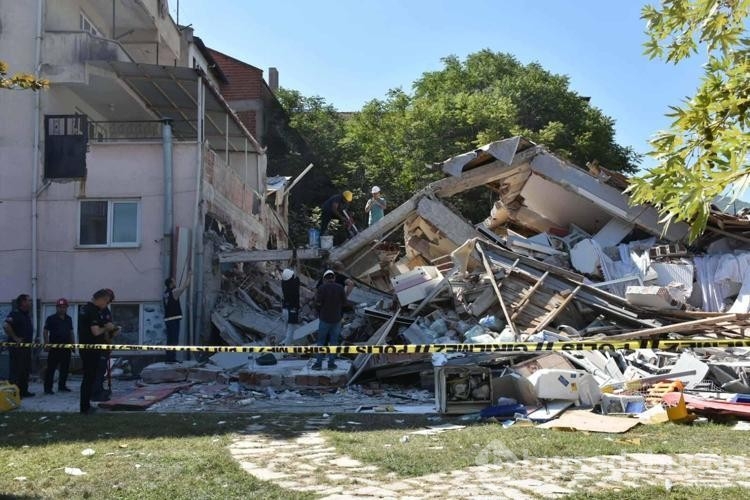 'İzmir'de kentsel dönüşüm değil, kentsel değişim olmalı' dedi
