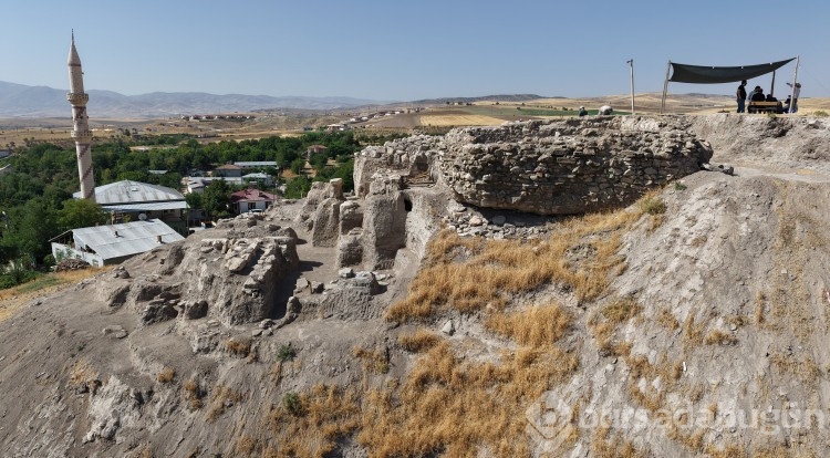 Tadım Kalesi'nde insan ve hayvan kemikleri ortaya çıktı