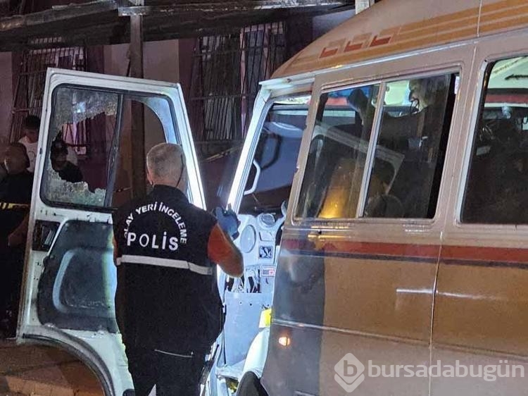 Dolmuş şoförü direksiyon başında silahlı saldırıya uğrayıp hayatını kaybetti! 