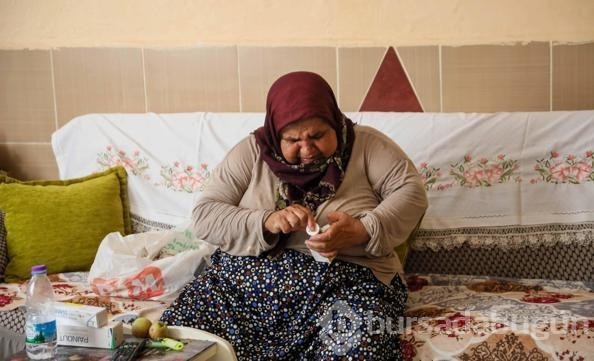 Kentsel dönüşüm nedeniyle yıkılacak binada bir başına kaldı
