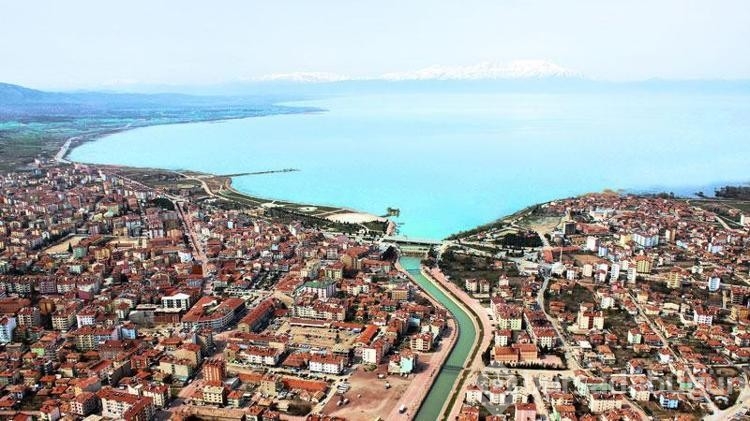 'Beyşehir Gölü'nün ölmesine seyirci kalmayız' dedi
