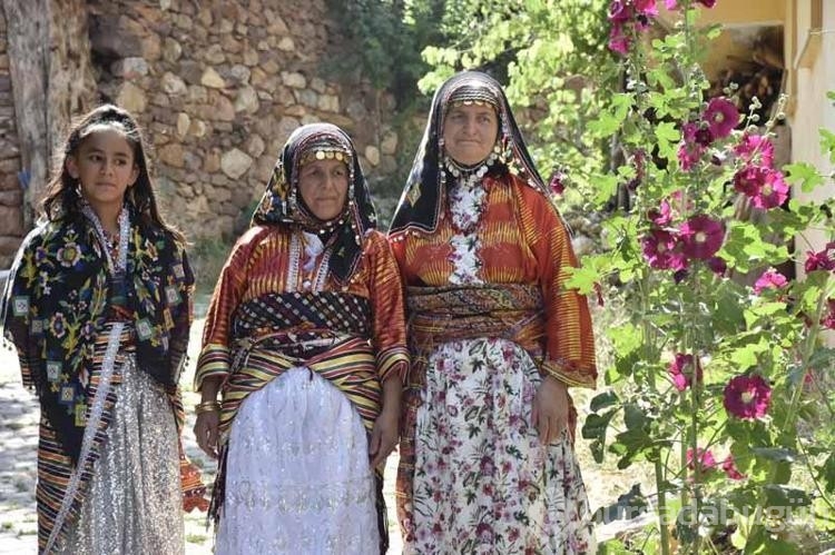 Yeniköy'ün 'eski' adetleri