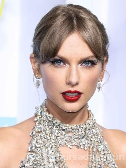 Taylor Swift ve Travis Kelce evlilik yolunda! Ortak paylaşımla nişanlandıklarını duyurdular!