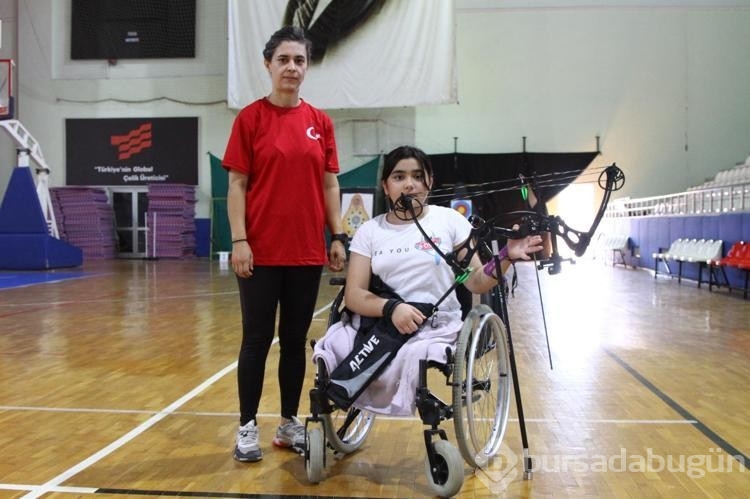 Depremde bacaklarını kaybeden okçu Feyza'nın hedefi madalya
