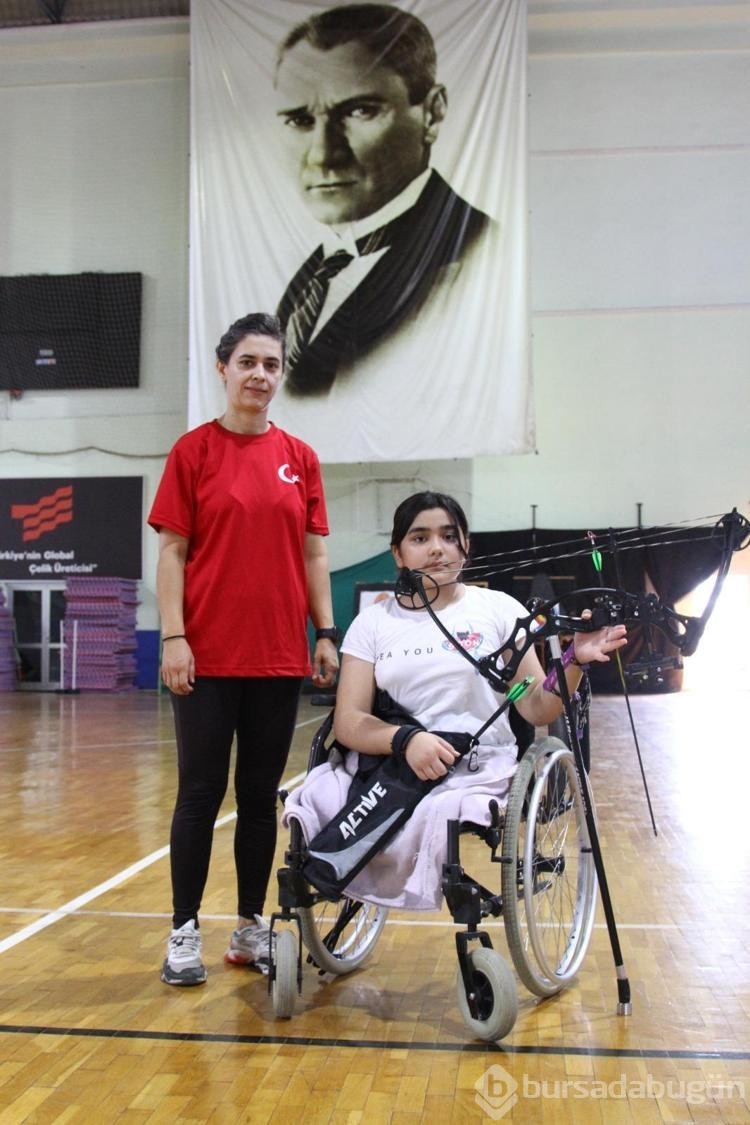Depremde bacaklarını kaybeden okçu Feyza'nın hedefi madalya
