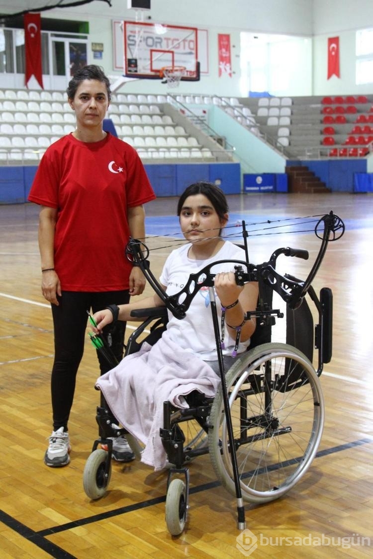 Depremde bacaklarını kaybeden okçu Feyza'nın hedefi madalya
