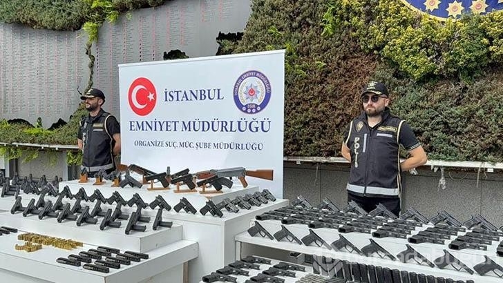 İstanbul'da motosikletli suç örgütlerine operasyon: 24 gözaltı
